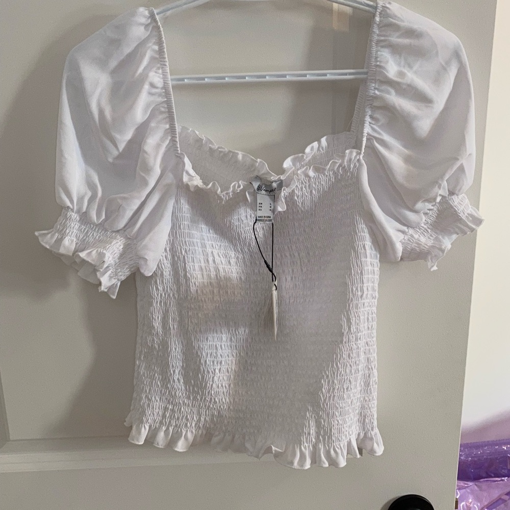 BRAND NEW WHITE TOP ❤️